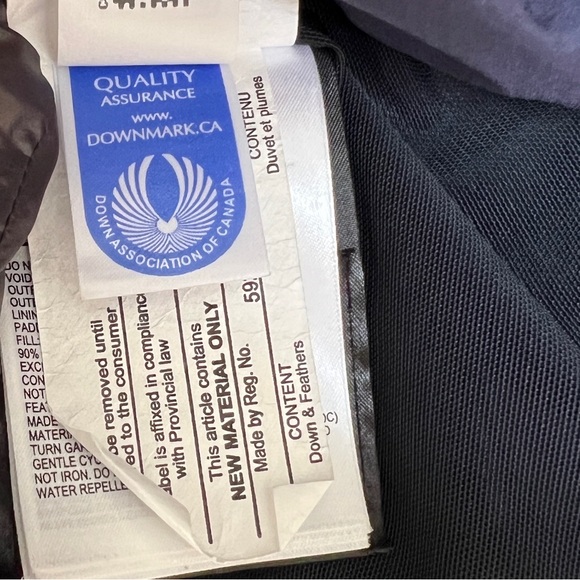 Canada Goose Women's Alliston
Hooded Puffer Jacket (Packable), Small - Picture 6 of 15